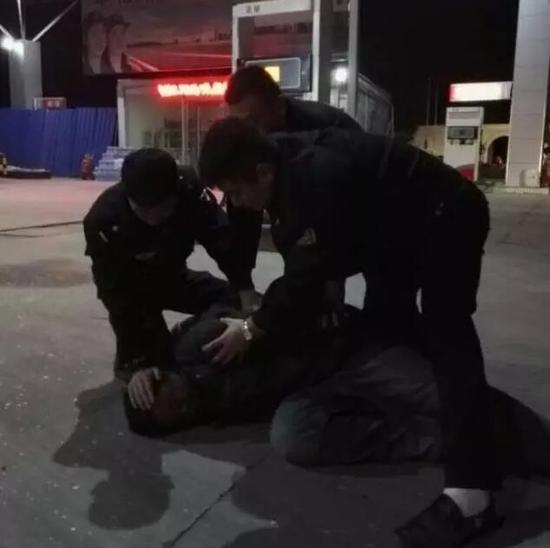 (抓捕現場)