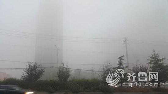 經十西路,槐蔭區政府附近,幾乎看不到馬路對面