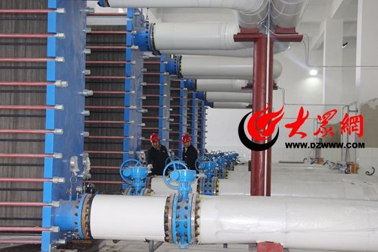 章丘余熱長輸管網(wǎng)披掛上陣,作為章丘電廠熱源進入濟南城區(qū)的供熱大動脈,今冬首次承擔(dān)著東部城區(qū)1000余萬㎡的供熱任務(wù)。