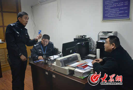 车主宋某称他经常开车往返于济南市区和章丘,买了磁性号牌贴用来躲抓拍