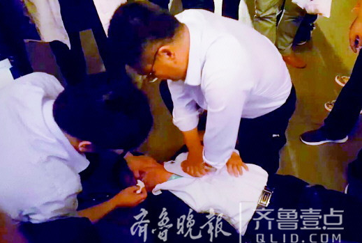 救人現場。(讀者供圖)