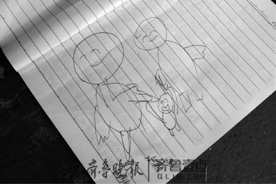 在遺書的后一頁,張富畫了一個三口之家的簡筆畫。