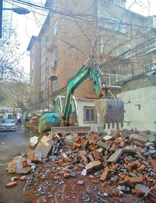 違章建筑被拆除 記者劉杰 攝