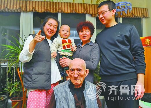 房澤秋家庭
