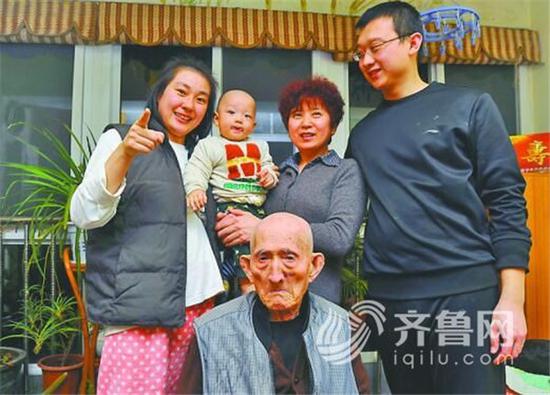 房澤秋家庭