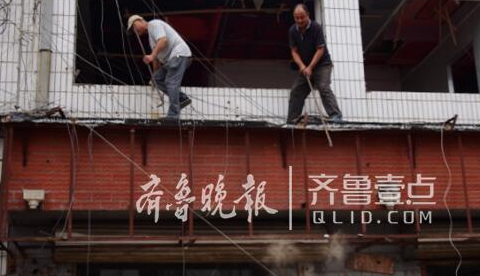 9月18日,為了給CBD讓路,濟南東部“香港街”——姚家路開拆。 本報記者 周青先 攝