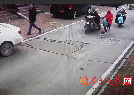 死者行至解放橋附近