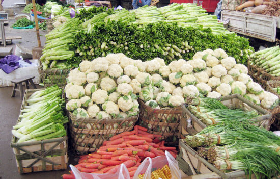 山东蔬菜价格整体小幅上涨 水果肉蛋价格下跌