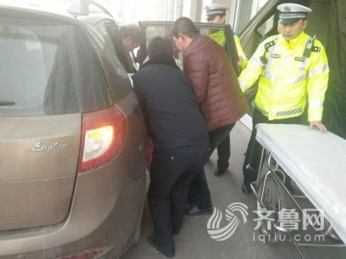 警方积极救助