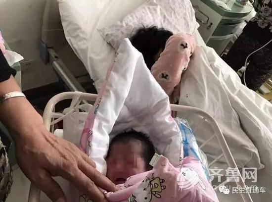 大人和孩子都被送到濟南市第四人民醫(yī)院產(chǎn)科病房。慶幸的是,母女平安。