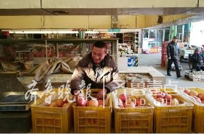 在市場里有了固定攤位,李欣掩飾不住內心的喜悅。