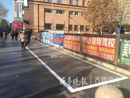 洪家樓大潤發南側自行車停車點。
