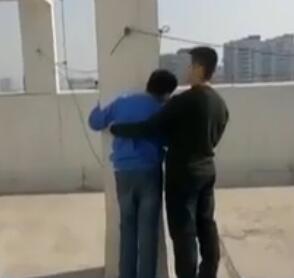 索金亮成功救下男孩(視頻截圖)
