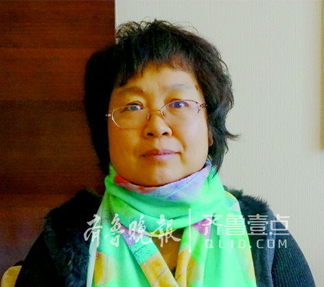 省政協(xié)委員、山東大學經(jīng)濟學 院經(jīng)濟系主任侯風云： 集體經(jīng)濟得到發(fā)展了，再進行 內(nèi)部協(xié)調(diào)，發(fā)展多種產(chǎn)業(yè)，實現(xiàn)農(nóng)村 產(chǎn)業(yè)結構的調(diào)整。比如，從基礎性的 現(xiàn)代農(nóng)業(yè)到加工業(yè)，再到服務業(yè)，都 可以形成不同產(chǎn)業(yè)，從而促進相關 農(nóng)村人口的就業(yè)。