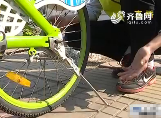 丢失弹簧的公共自行车 (视频截图）