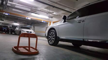 陽光一百小區地下車庫的在售車位已經所剩無幾