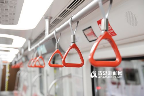 青島地鐵2號線首批列車內景