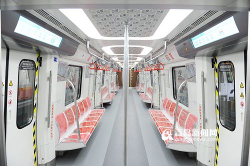 青岛地铁2号线首批列车内景