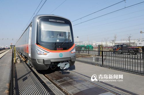 青島地鐵2號線首批列車