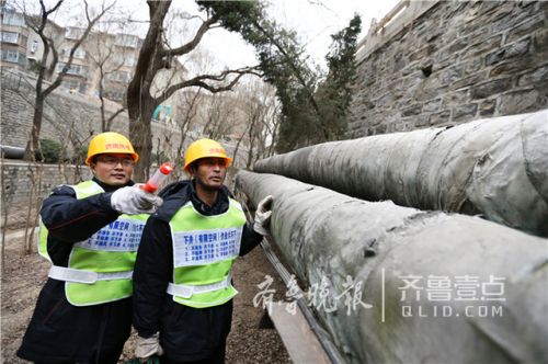 济南热企的工作人员正在认真巡查管网。（资料片）