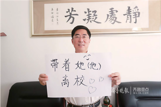 房紹坤被學(xué)生們譽(yù)為“煙大男神”