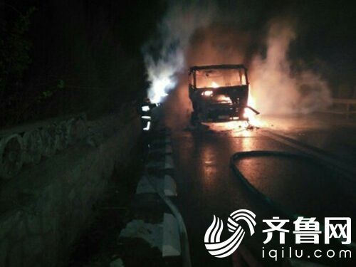 車禍發生于濟廣高速濟南方向過東平服務區4公里處