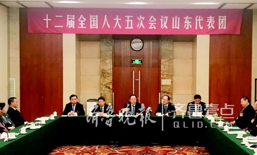 3月7日,十二届全国人大五次会议山东代表团团组会议向媒体开放。 记者 范佳 摄