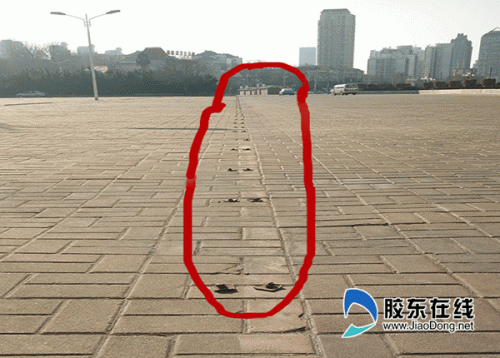 地面上凸起的螺丝钉