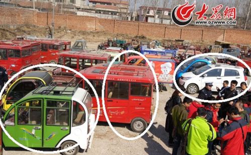 圆圈标注的3种车辆分别为营运三轮、四轮代步车、电轿,均不允许上路行驶