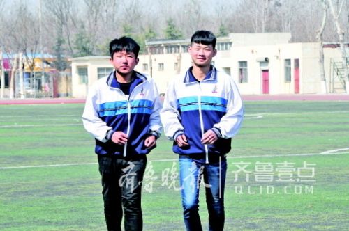 田伟龙、陈立东是好朋友,经常一起在操场上运动。