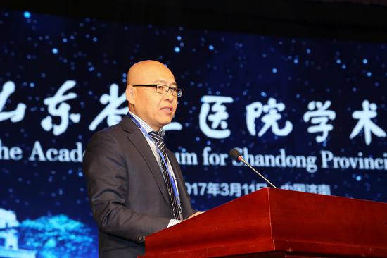 康栋教授作为杰出院友代表发言 郝金刚摄影