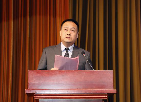 山东省立医院党委书记王一兵主持大会 郝金刚摄影