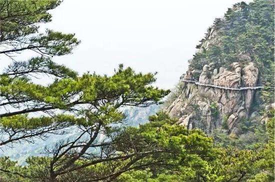 江北第一悬崖栈道·蒙山悬崖栈道