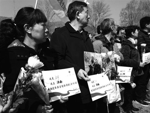300多人到紀念廣場追思遺體器官捐獻者