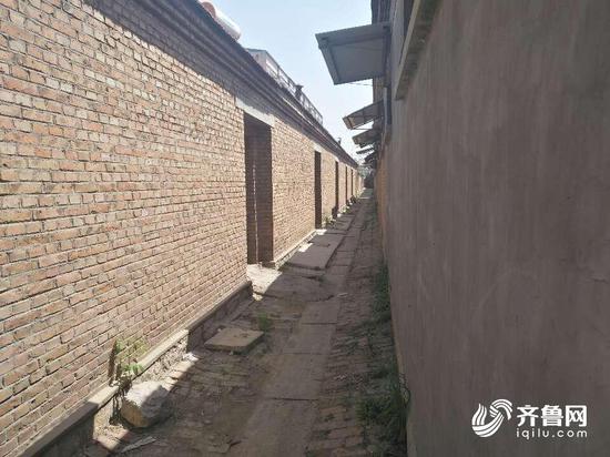 环卫部门:将在家属院内再建一个水冲厕