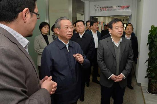 省委书记刘家义4月10日到山东财经大学调研党的建设和思想政治工作。