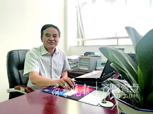 山建大招办主任毛有虎接受齐鲁晚报记者专访。