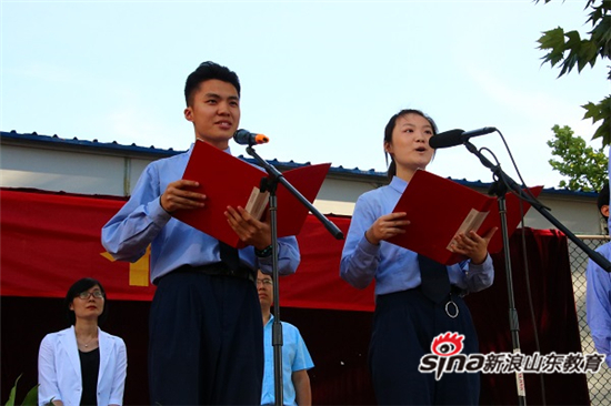 2014级19班李晓芳、2014级20班金同玺同学朗诵毕业致辞