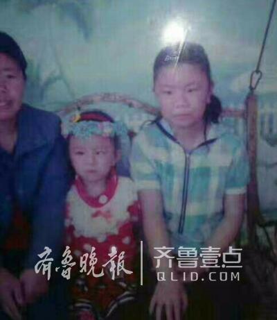 劉丹丹（右1）