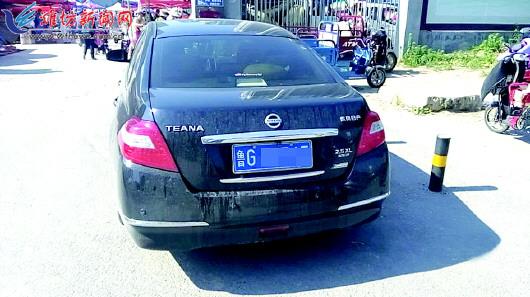 　姚某的車輛違法停在通道上。