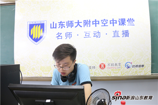 44hC-fyiakwm1191427.jpg