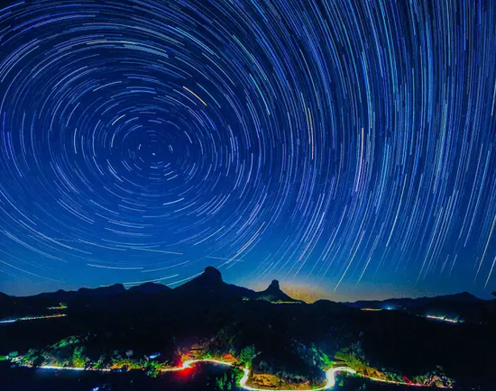 毗邻山区的城市,观星资源十分丰富的,   章丘垛庄镇的四角城村(七星台