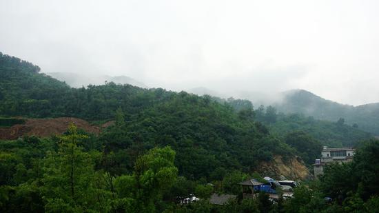 九如山雨景