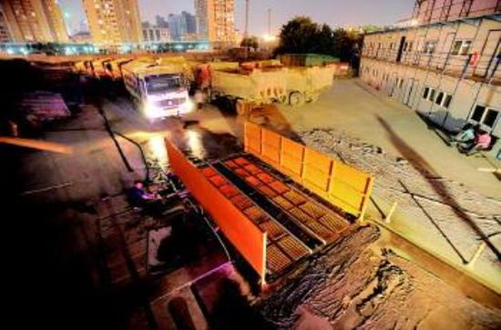 夜間施工的工地 資料圖