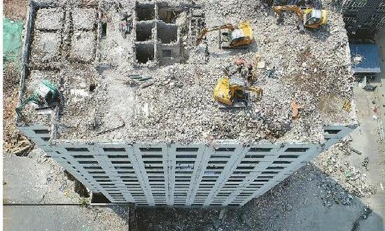 明湖大酒店拆除現場 首席記者王鋒 攝