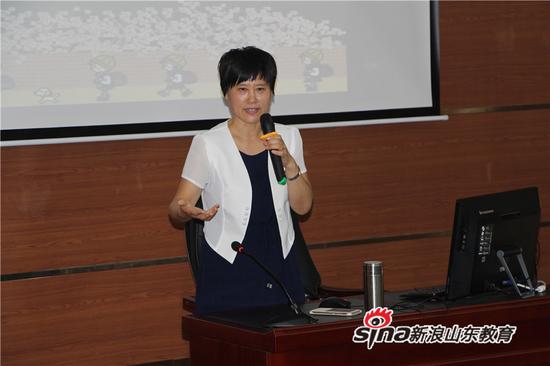教育 新闻播报 正文 王普华教授以幽默诙谐的语言,生动的图片和