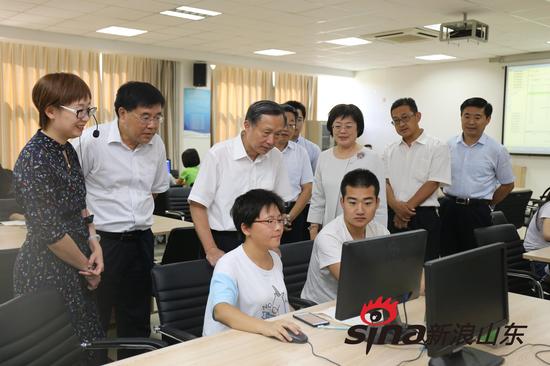 雷建国副主席一行视察山东英才学院经管学院