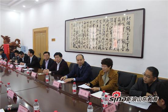 市中區委常委、政法委書記閆培勝，市中區教育局黨委書記、局長劉紹輝，市中區司法局局長劉中泰等領導出席儀式