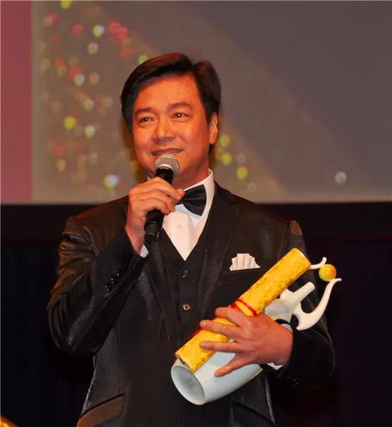 “最佳导演奖”获得者唐季礼多年来秉着一颗对电影的赤诚之心,创作的作品中都带有鲜明的爱国情怀