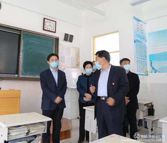 在章丘四中,实地察看教室安排、食堂就餐演练情况